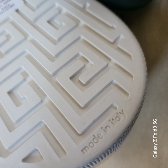 Gucci White and Green Sneakers with Signature Stripe - Picture 5 of 11